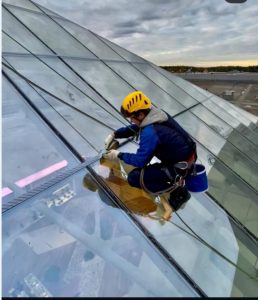 تعویض شیشه نمای ساختمان