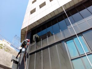 شستشوی نما بدون داربست