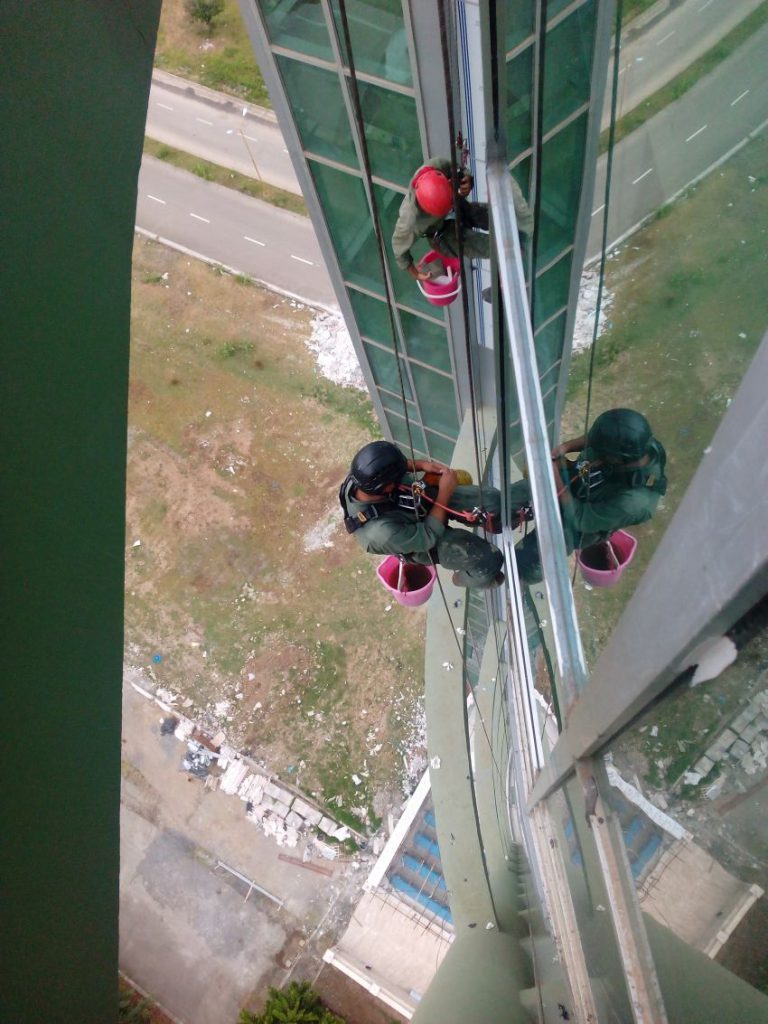 شستشوی نما بدون داربست