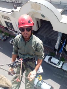 پیچ و رولپلاک نمای ساختمان