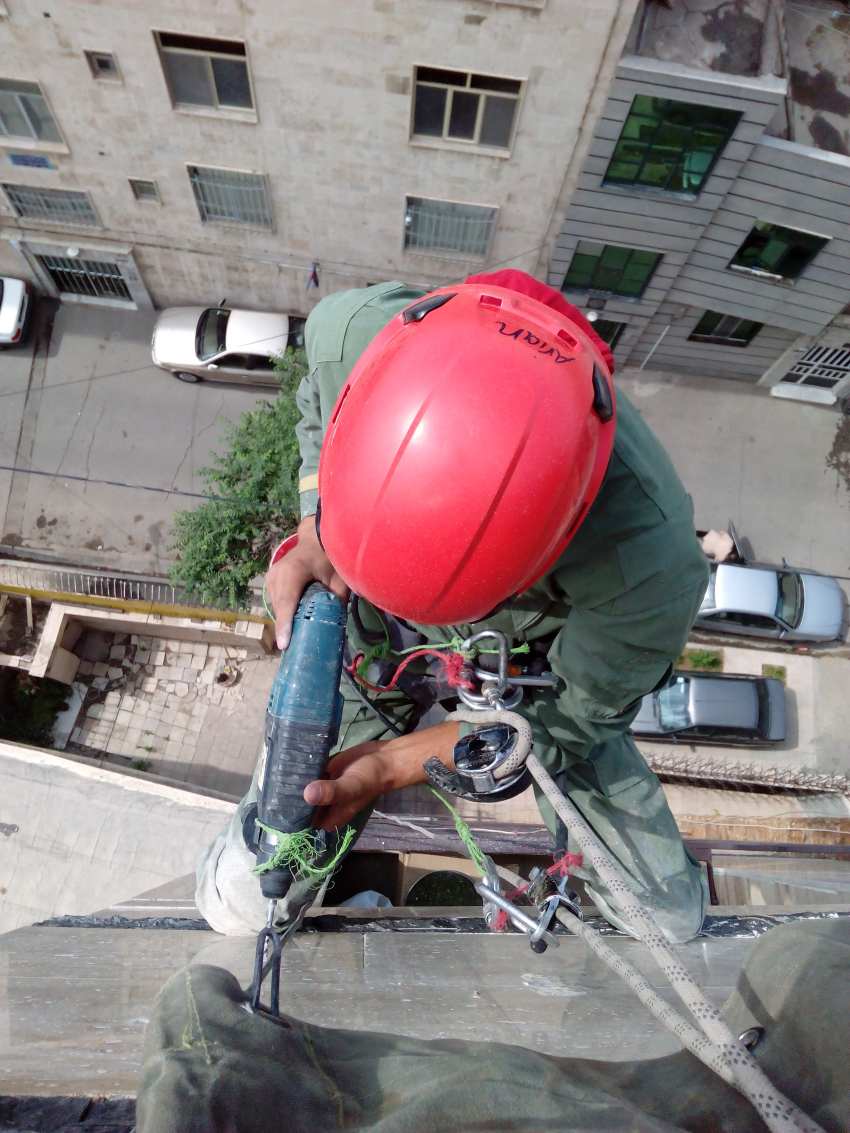 پیچ و رولپلاک نمای ساختمان